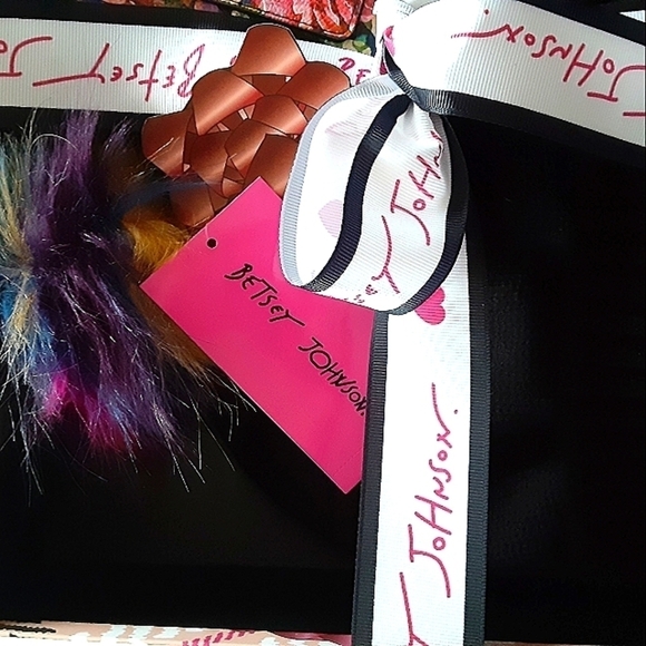 𝅺Betsey Johnson Black Hat Floral Card Case Gift Set New In Box - Picture 2 of 5